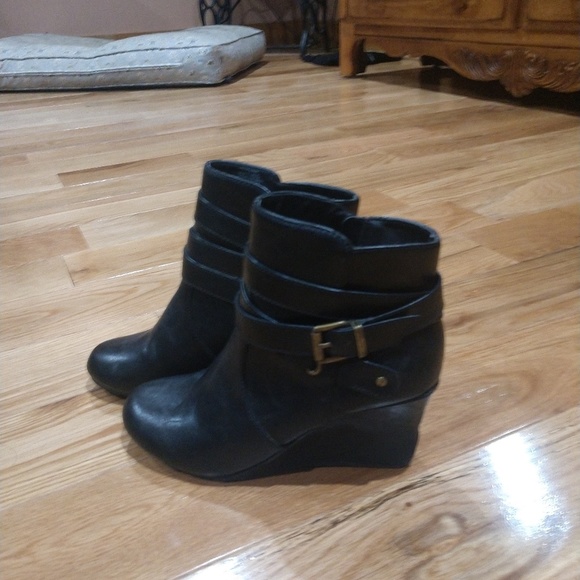 Kenneth Cole Reaction Shoes - Kenneth Cole Reaction Black Wedged Ankle Boots 7